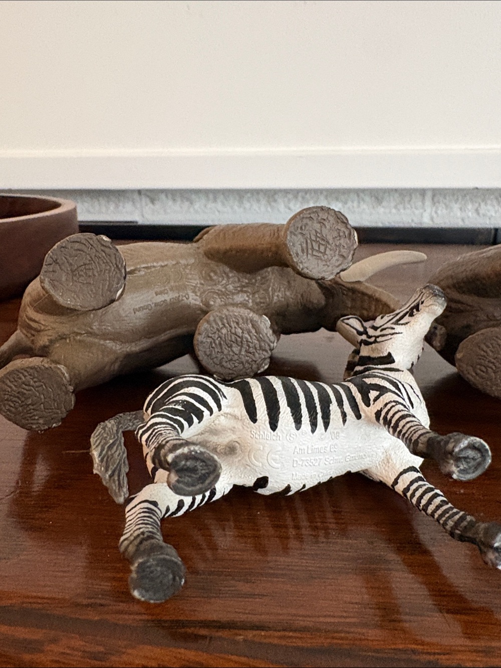 SCHLEICH Safari Animal Figures Elephants, Lion, Giraffe, Zebra - Picture 13 of 15